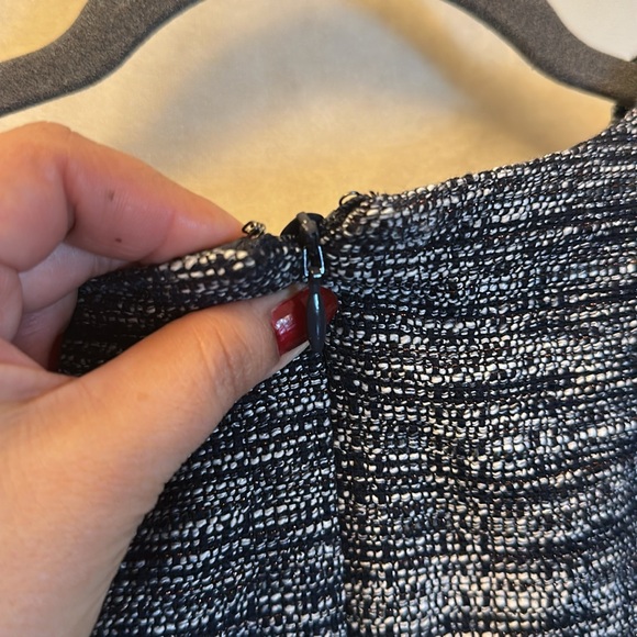 J Crew Women's Navy Blue White Tweed Top Short Sleeve
Size XS - Picture 6 of 10